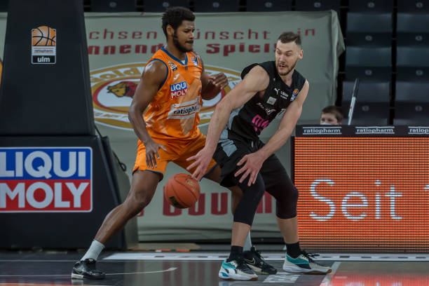 明对比的是 明对比的是